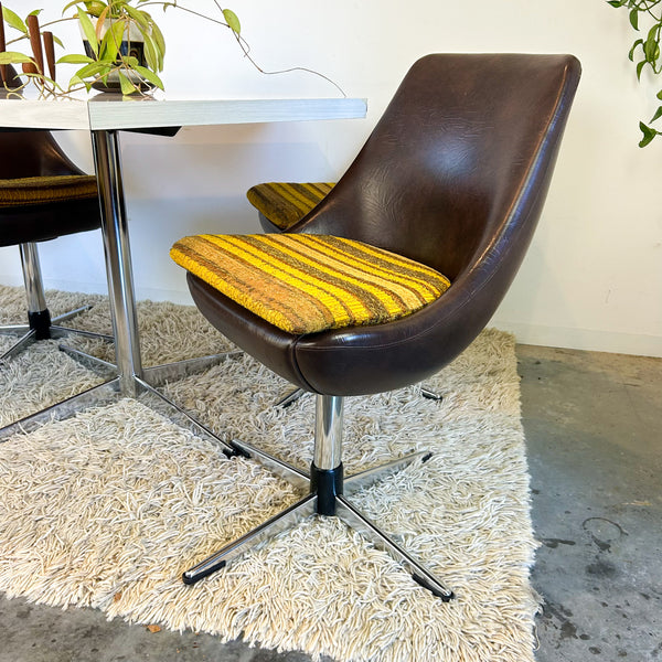 HEXAGONAL DINING TABLE WITH VINYL CHAIRS
