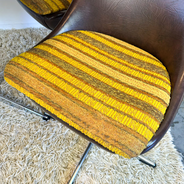 HEXAGONAL DINING TABLE WITH VINYL CHAIRS