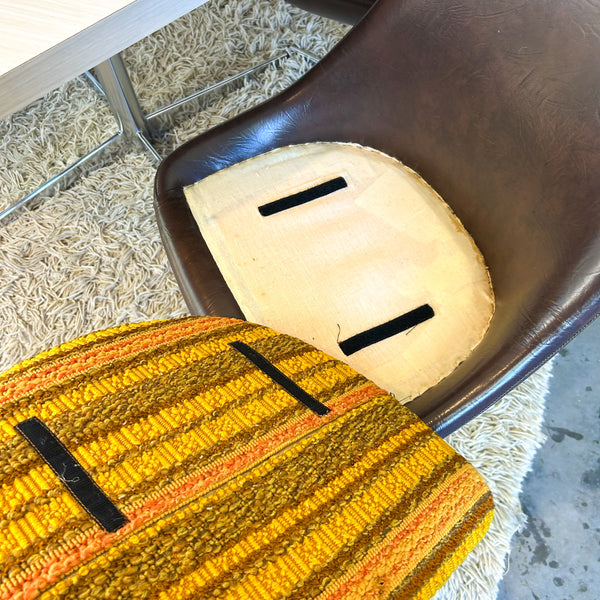 HEXAGONAL DINING TABLE WITH VINYL CHAIRS