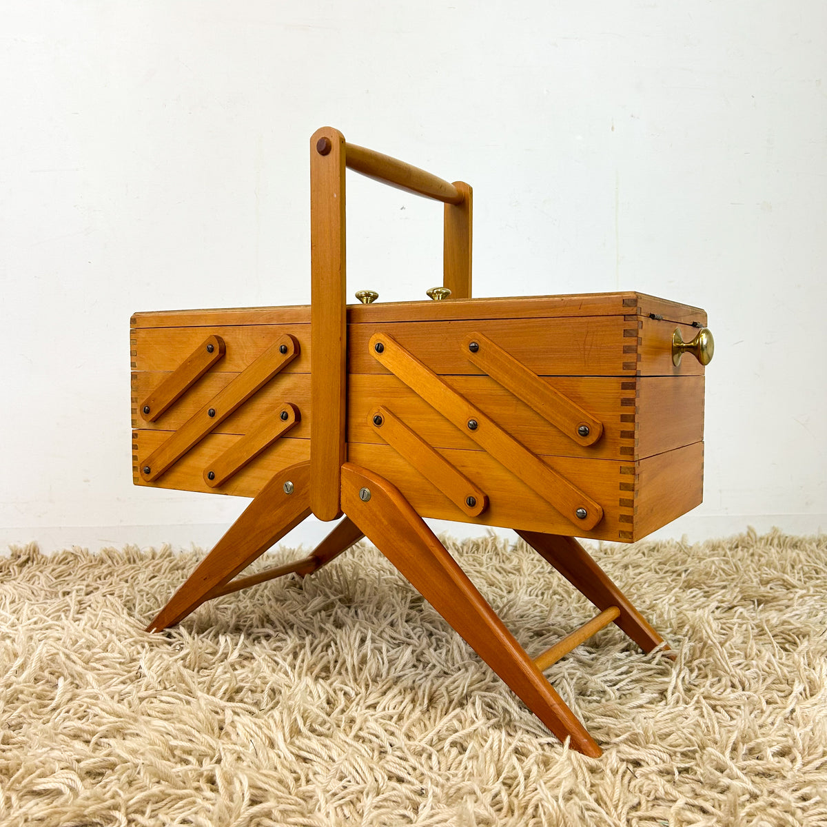 CANTILEVER SEWING BOX