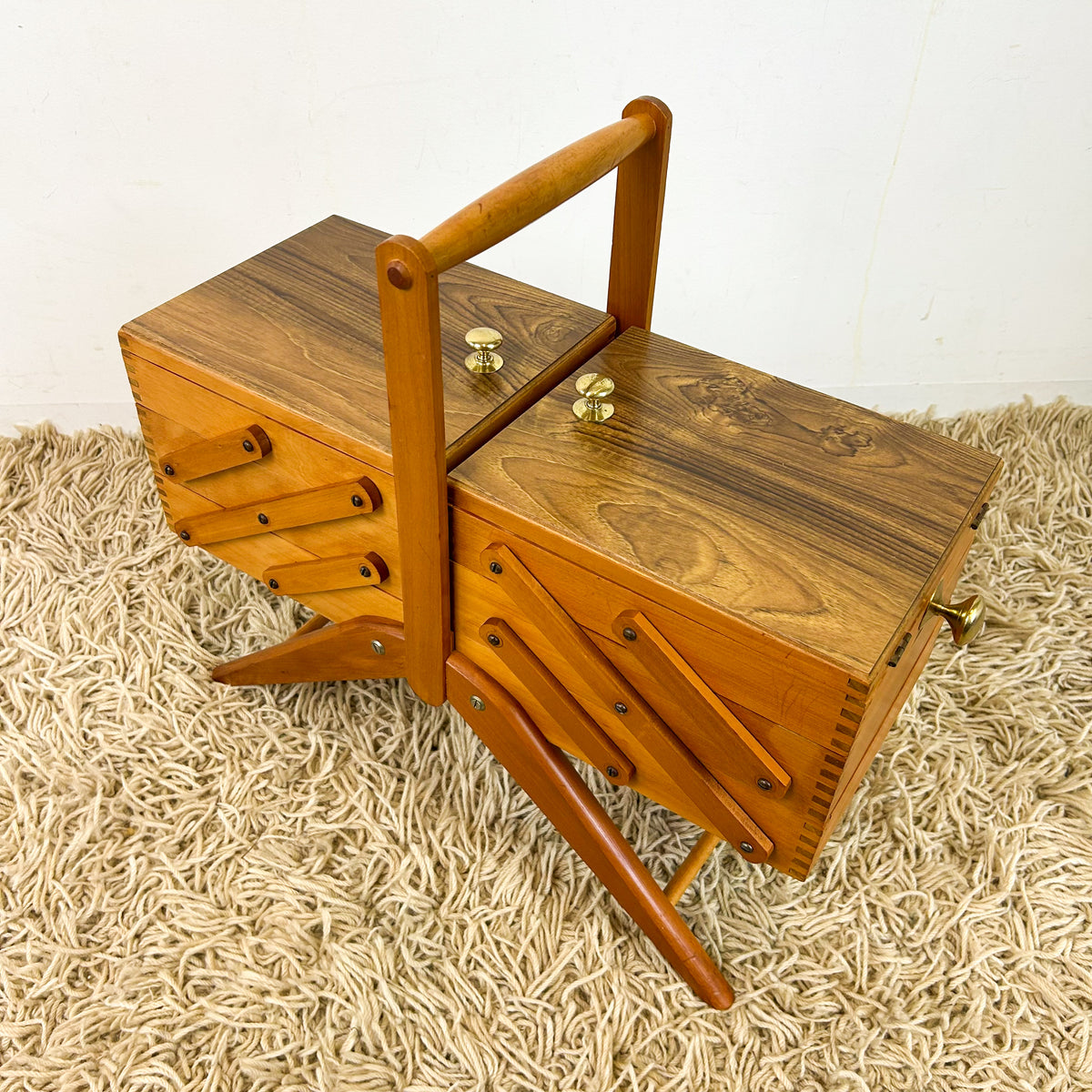 CANTILEVER SEWING BOX