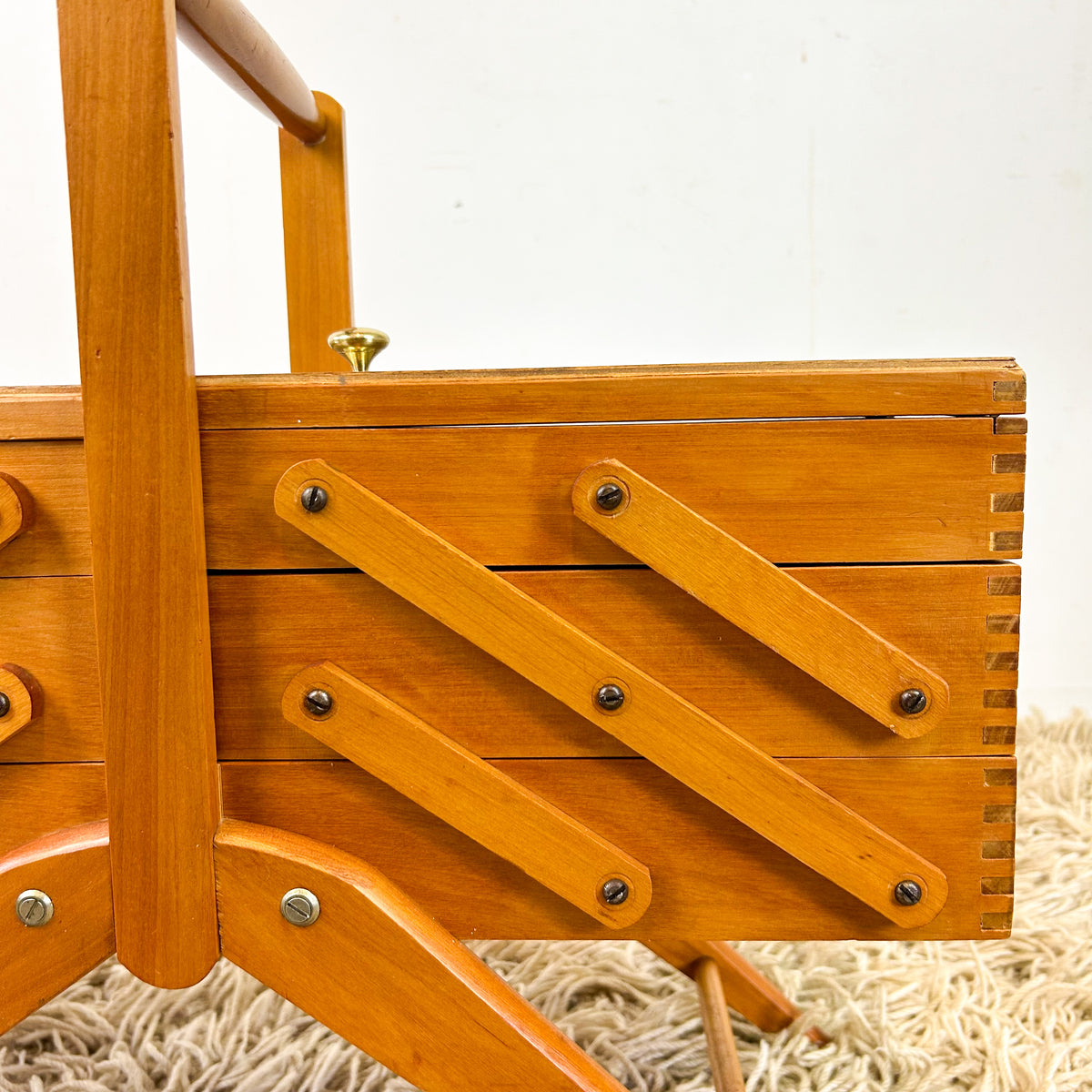 CANTILEVER SEWING BOX