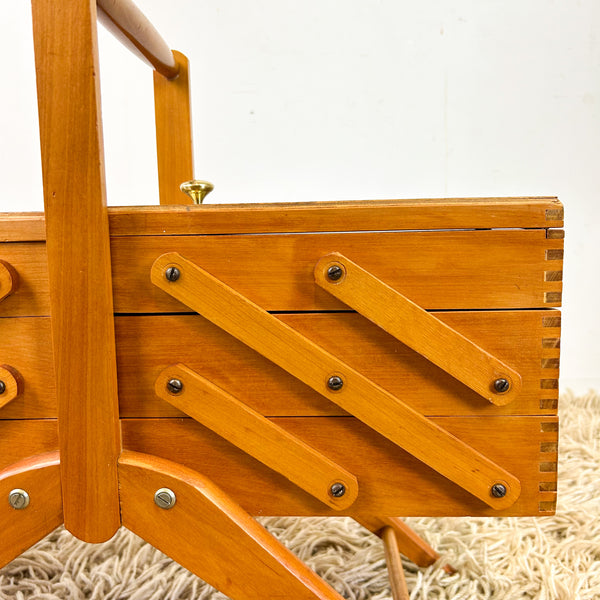 CANTILEVER SEWING BOX
