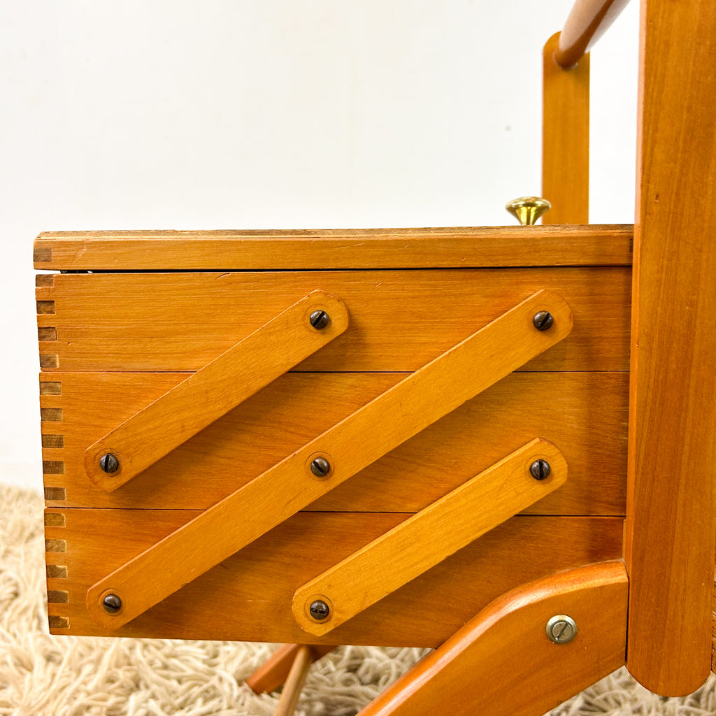 CANTILEVER SEWING BOX
