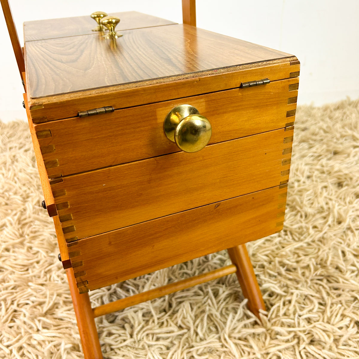 CANTILEVER SEWING BOX