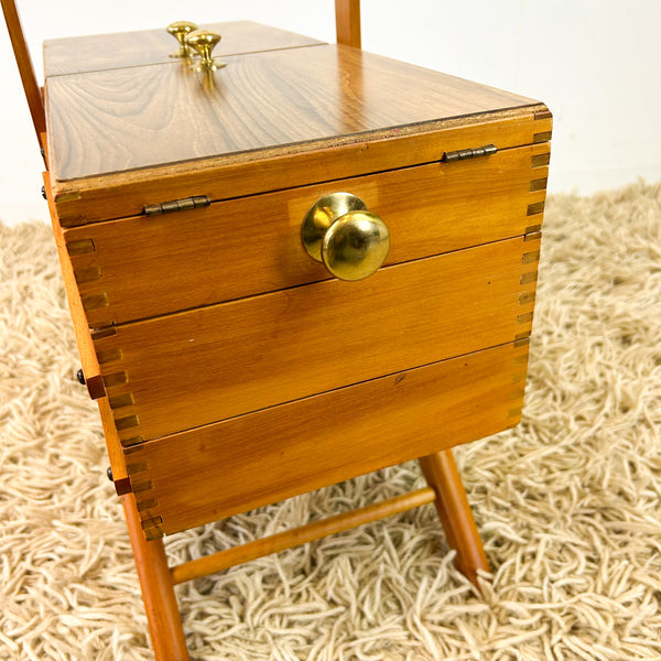 CANTILEVER SEWING BOX