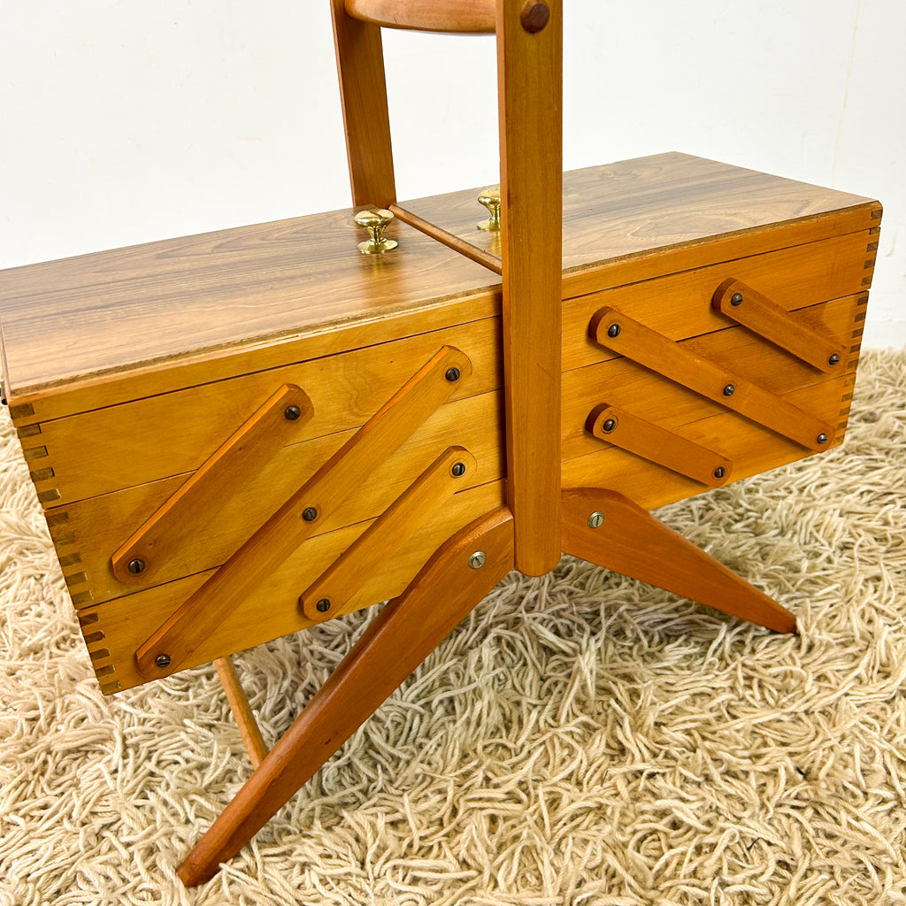 CANTILEVER SEWING BOX