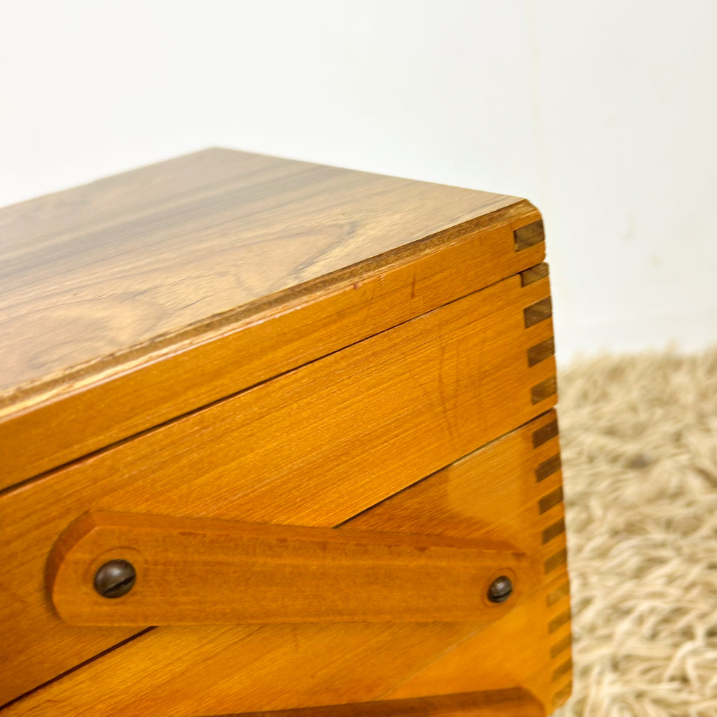 CANTILEVER SEWING BOX