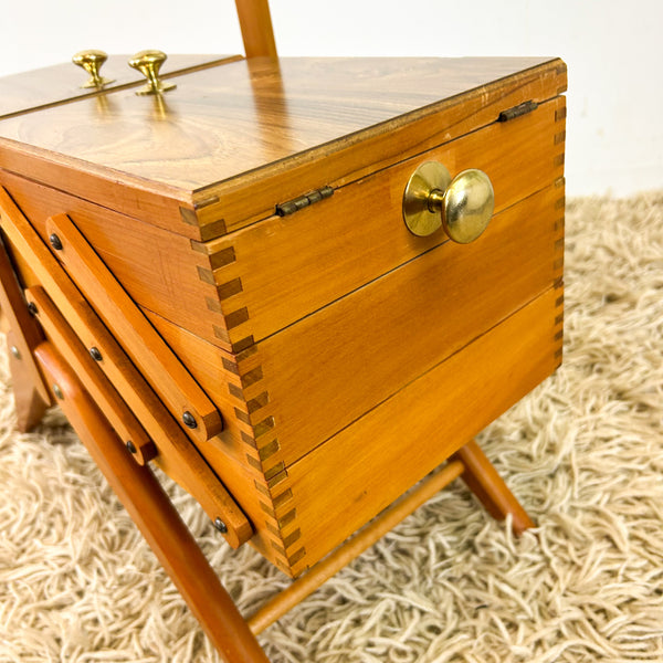 CANTILEVER SEWING BOX