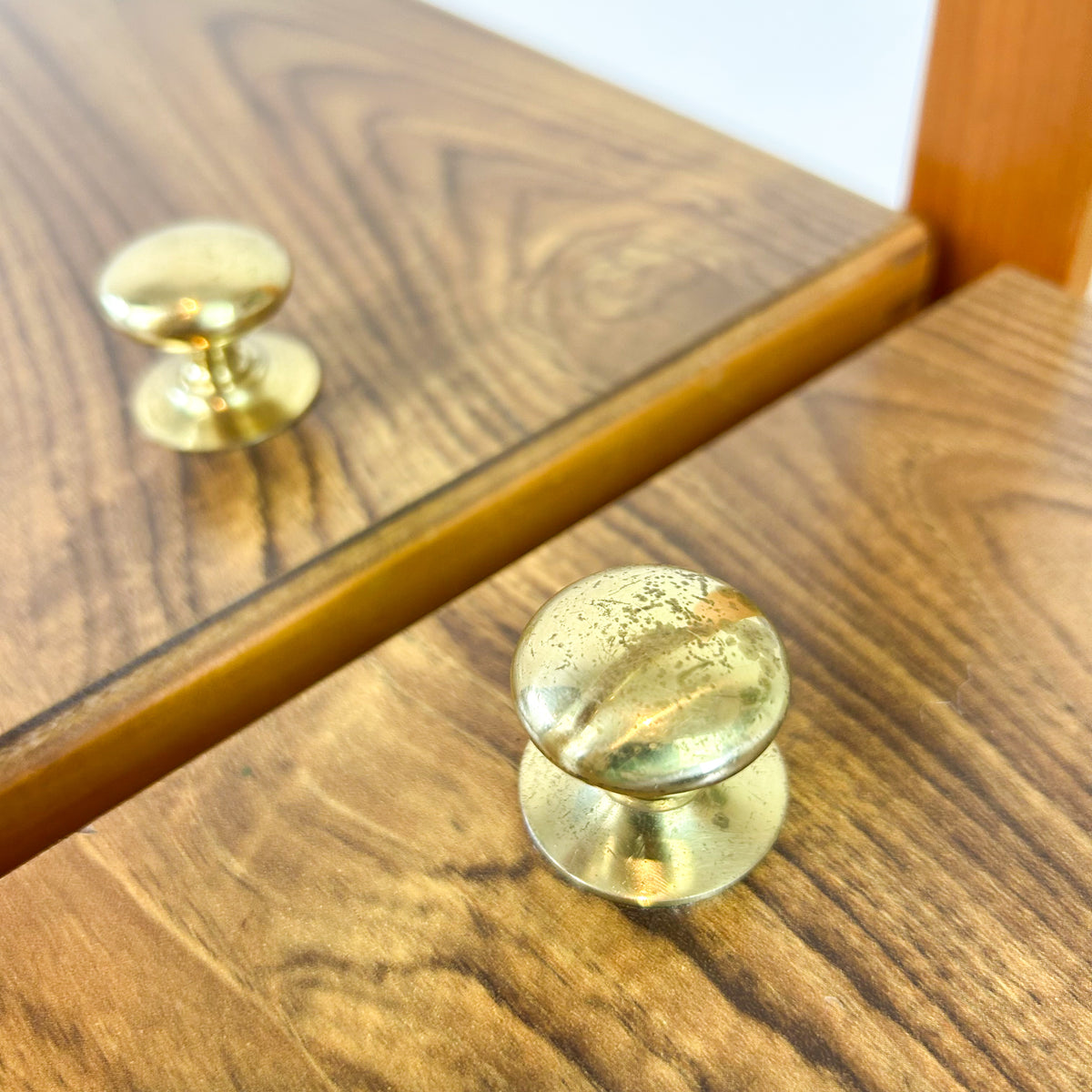 CANTILEVER SEWING BOX