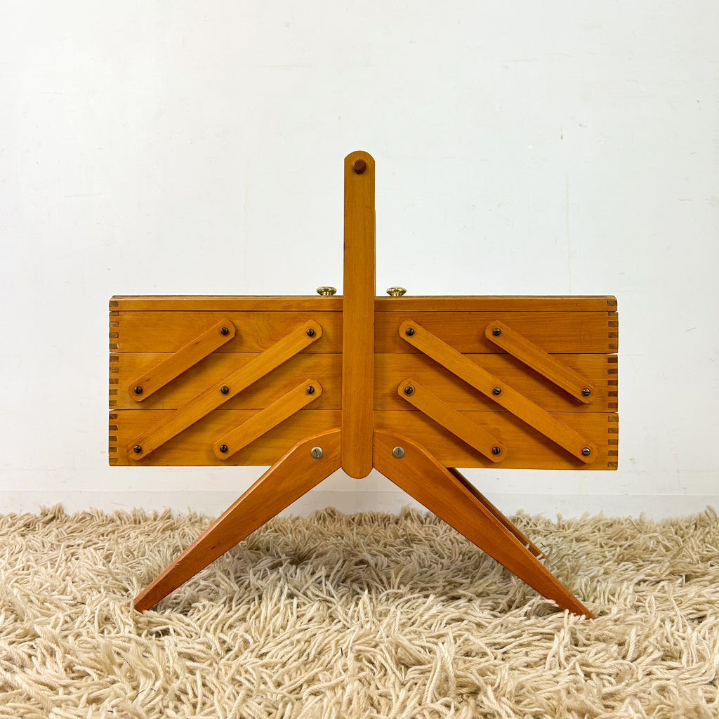 CANTILEVER SEWING BOX