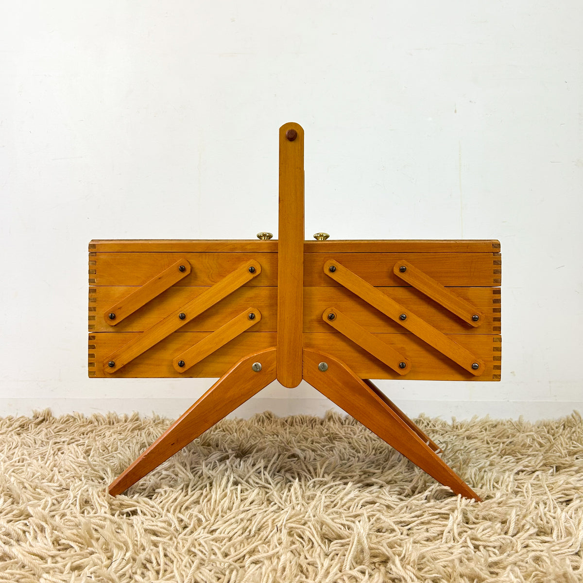 CANTILEVER SEWING BOX