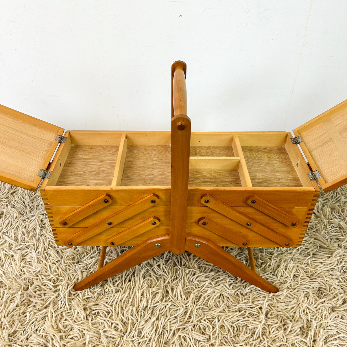 CANTILEVER SEWING BOX