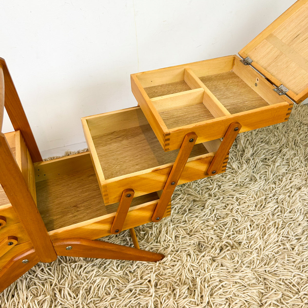 CANTILEVER SEWING BOX
