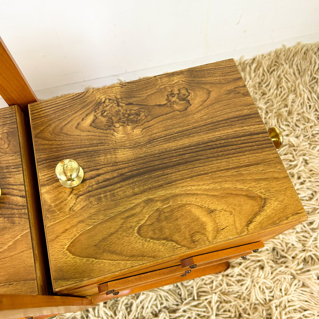 CANTILEVER SEWING BOX