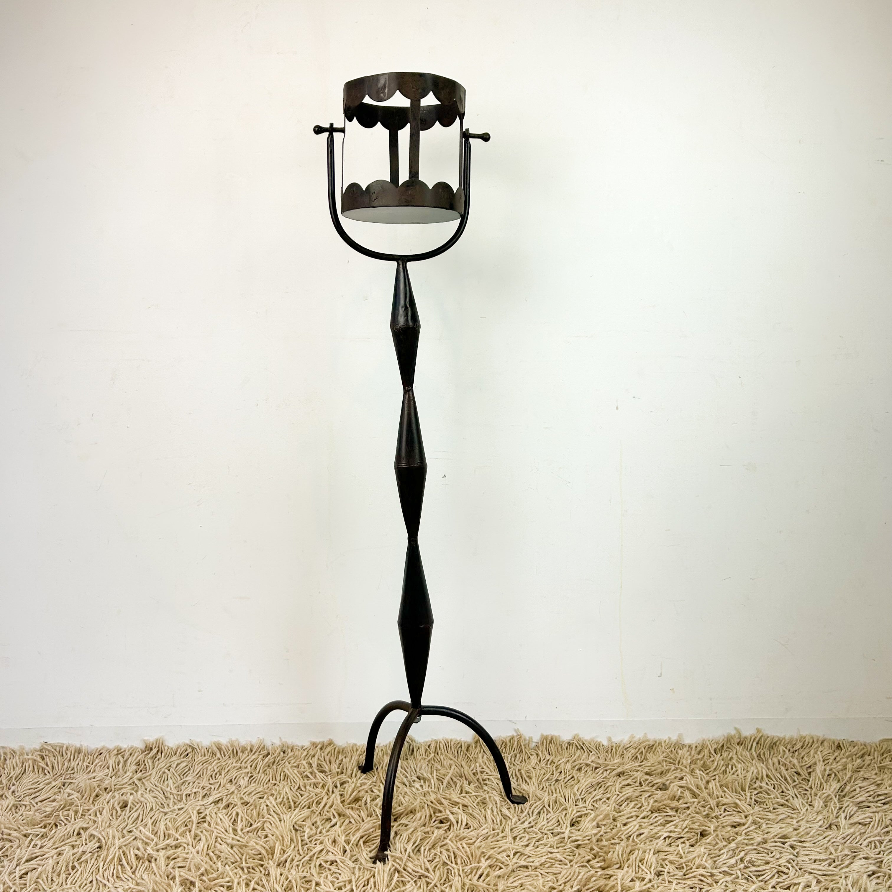 METAL PLANT STAND