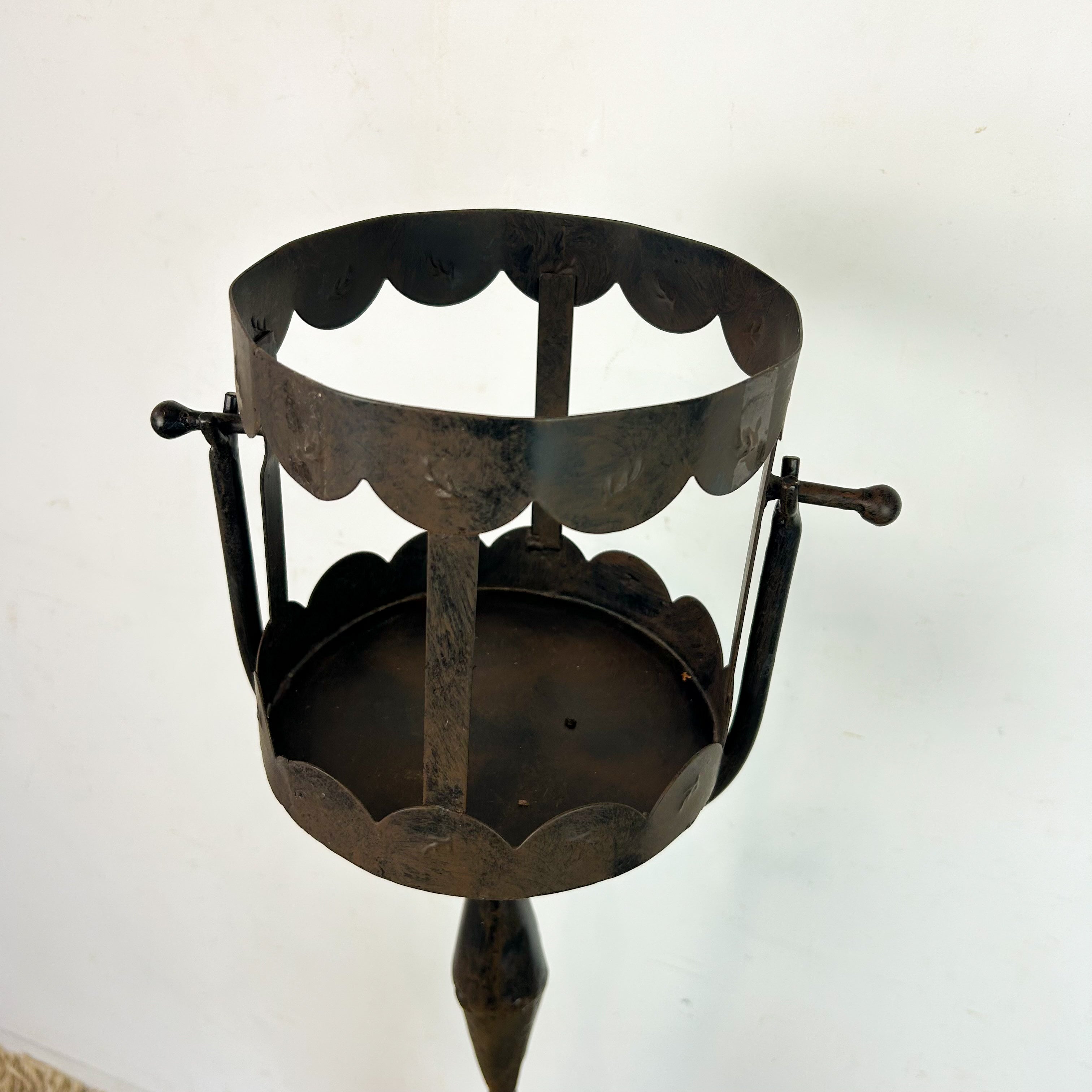 METAL PLANT STAND
