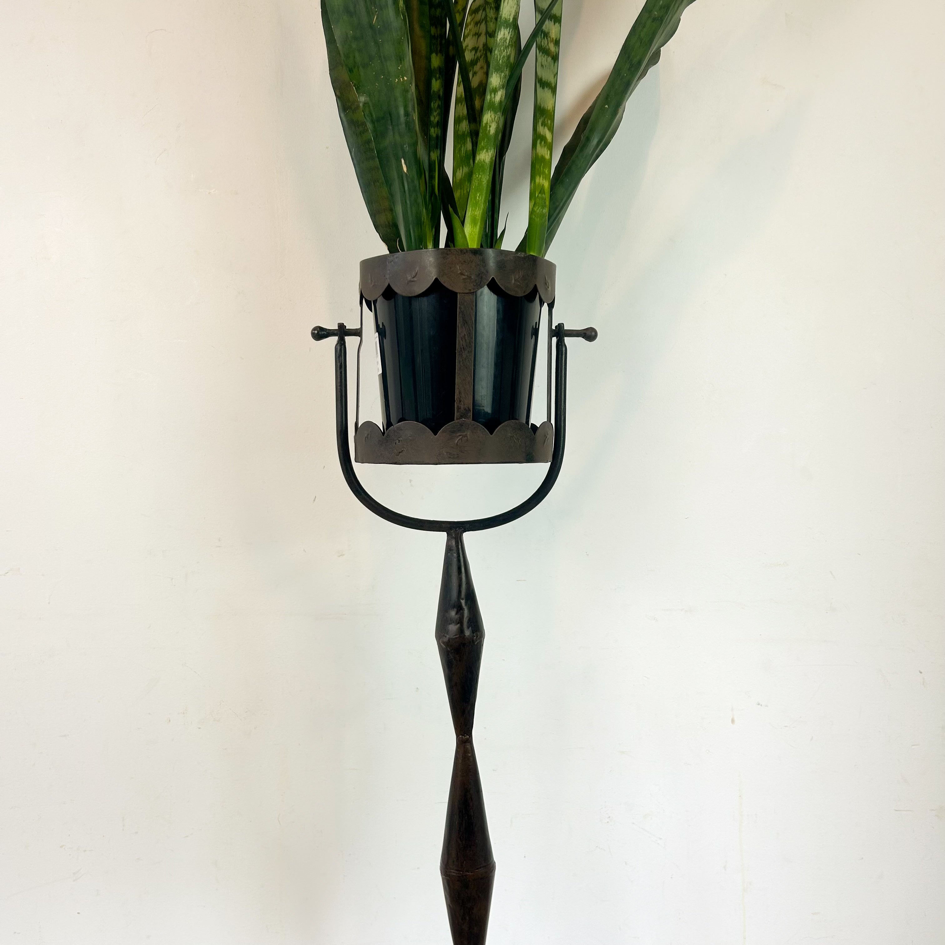 METAL PLANT STAND