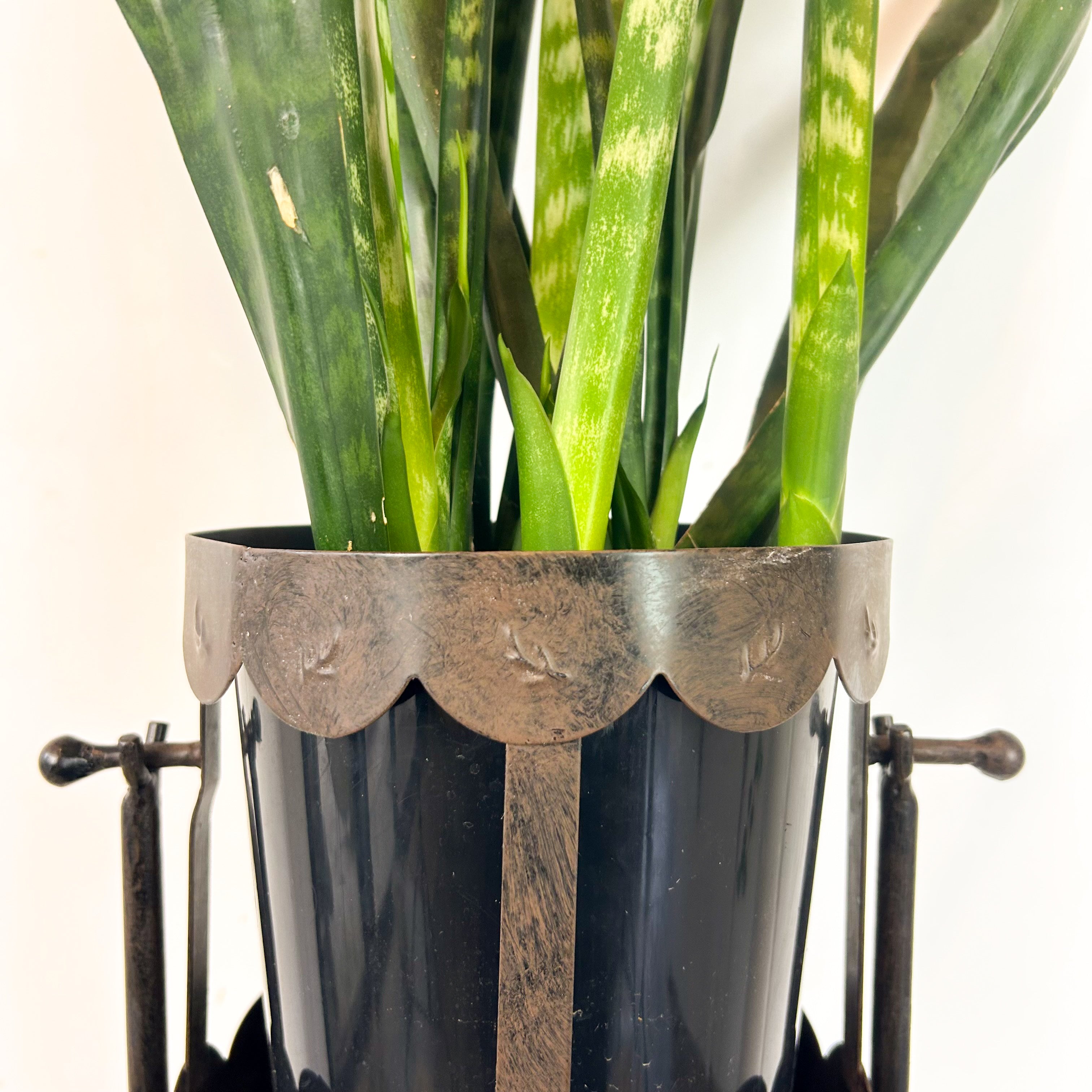 METAL PLANT STAND