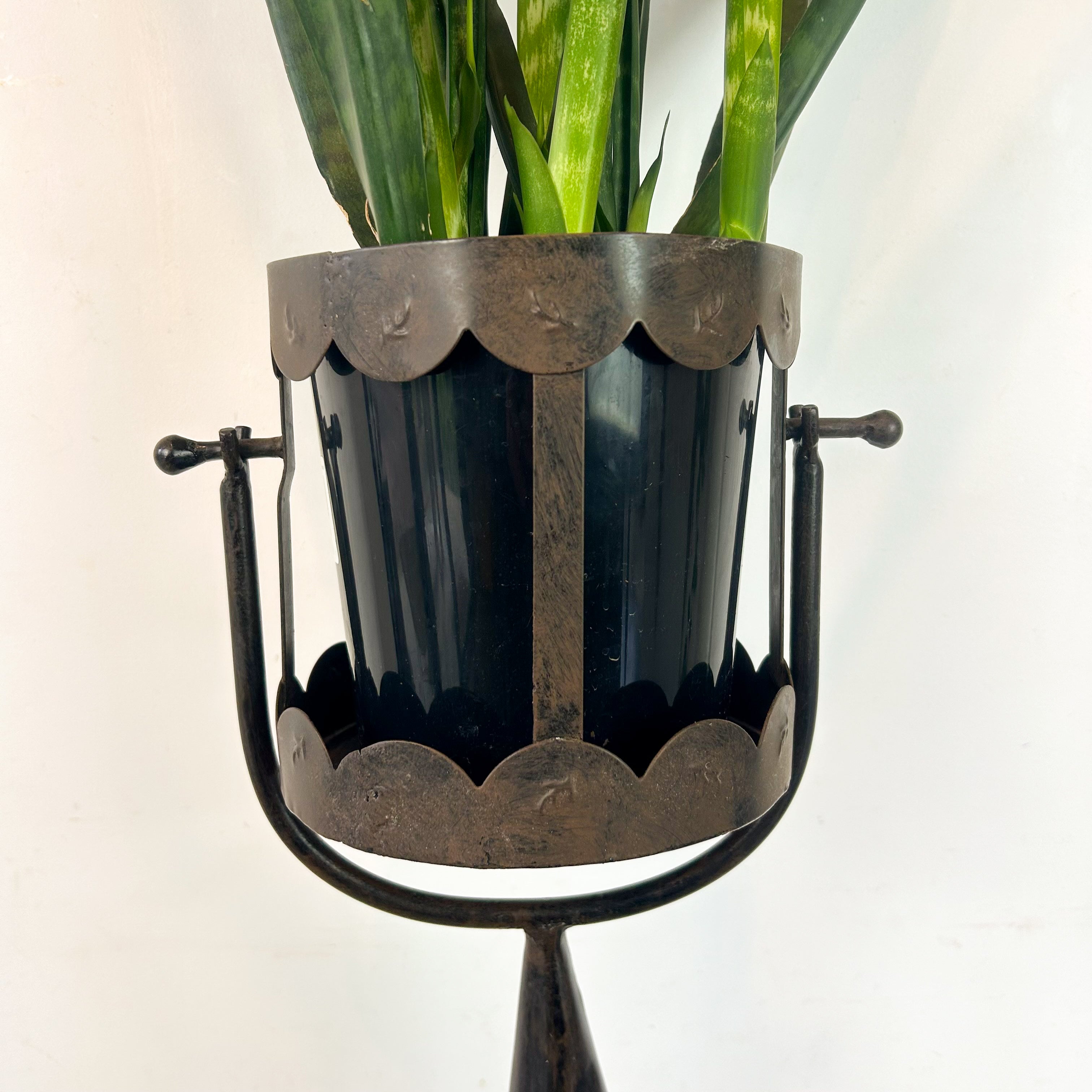 METAL PLANT STAND