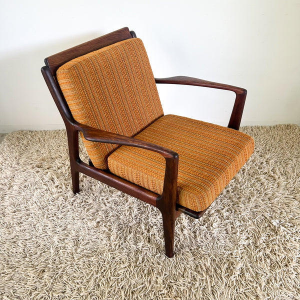 VINTAGE ARMCHAIR