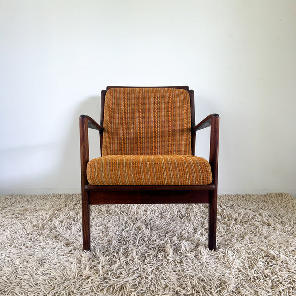 VINTAGE ARMCHAIR