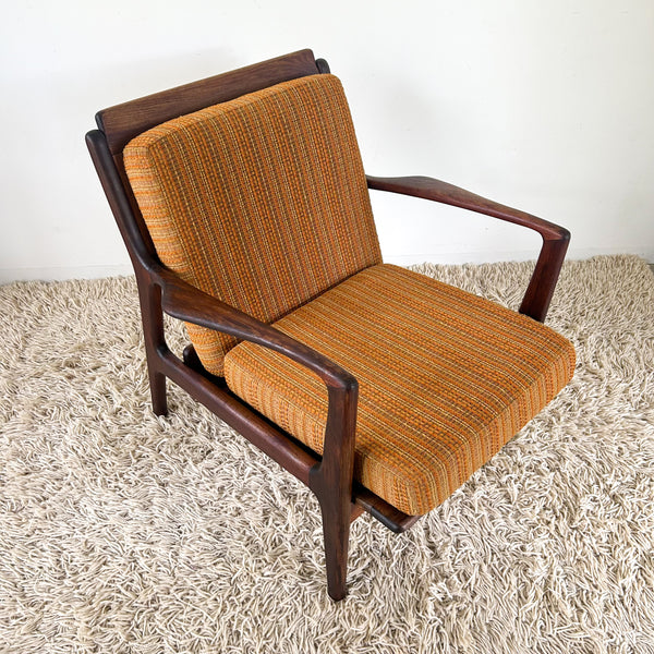 VINTAGE ARMCHAIR