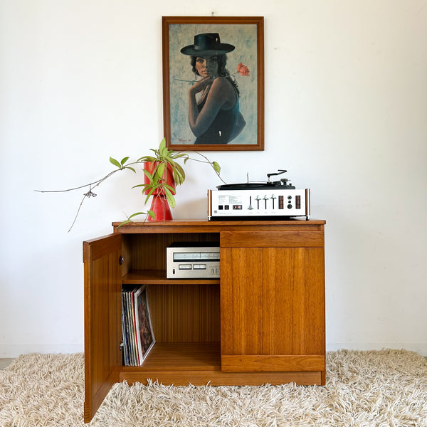SIDEBOARD CABINET