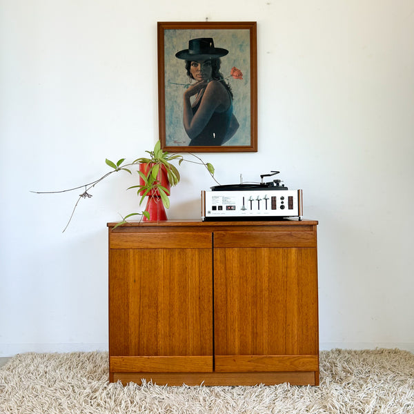 SIDEBOARD CABINET