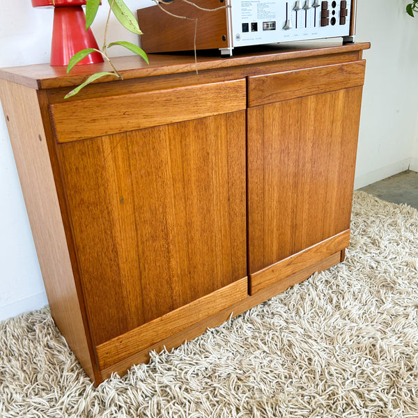 SIDEBOARD CABINET