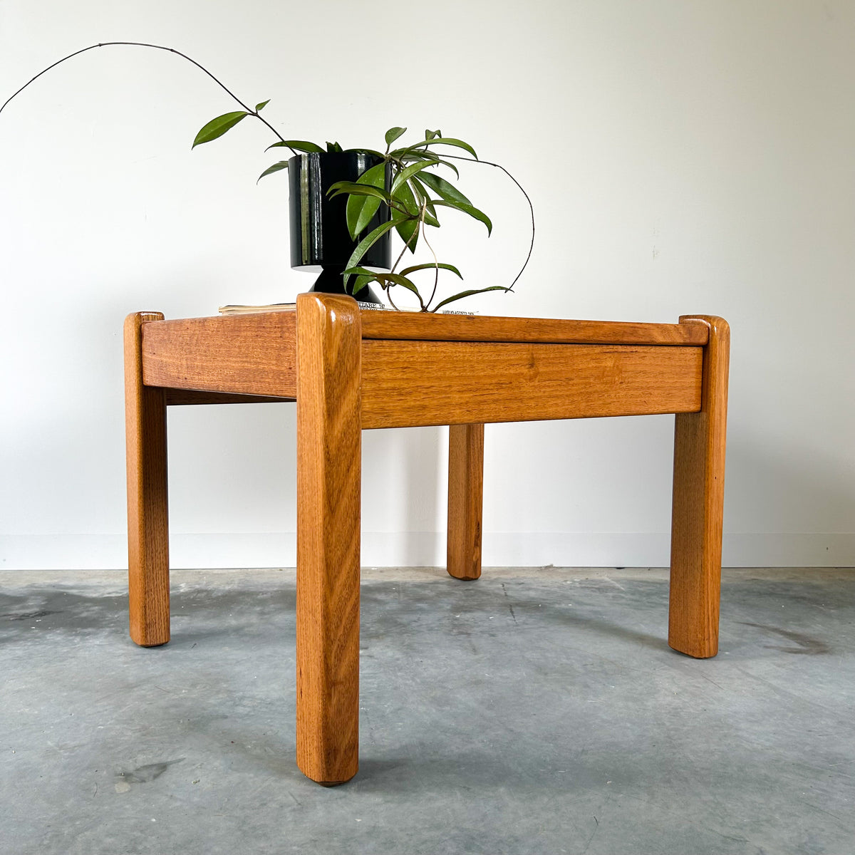WOODEN COFFEE TABLE