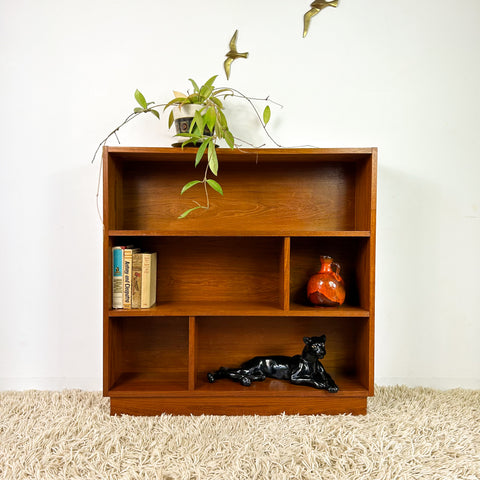 MACROB BOOKCASE