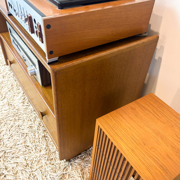 STEREO CABINET / TV UNIT
