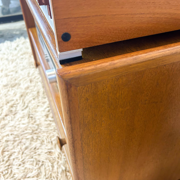 STEREO CABINET / TV UNIT