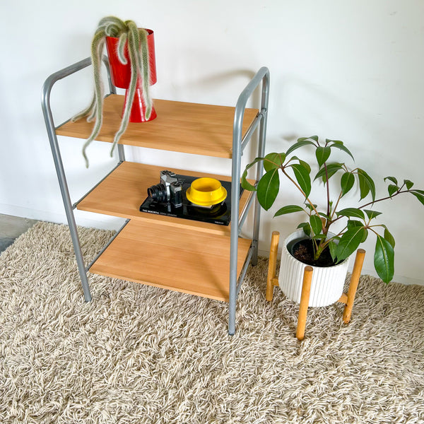 FREE-STANDING SHELVING