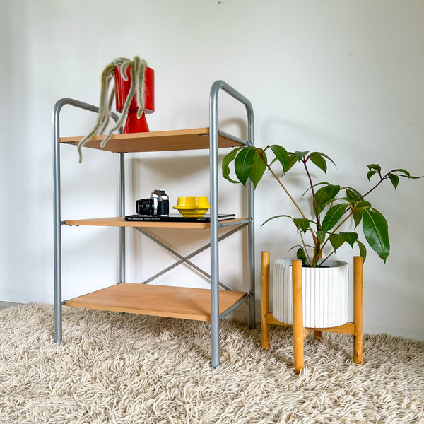 FREE-STANDING SHELVING