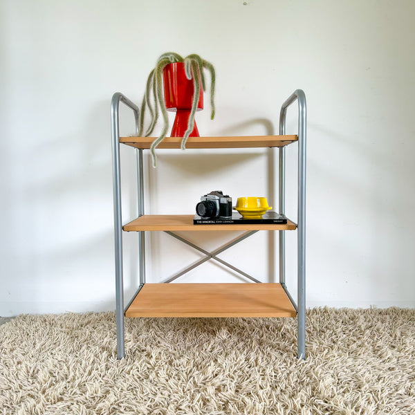 FREE-STANDING SHELVING