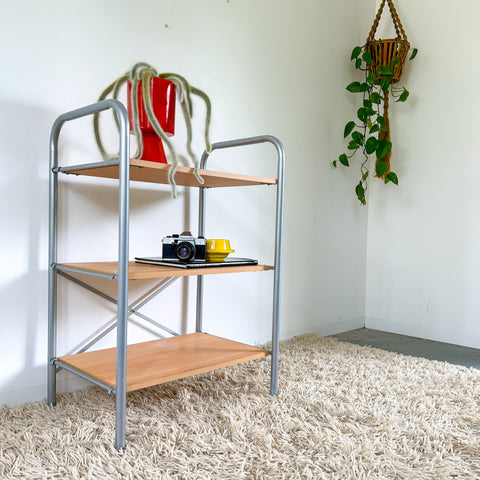 FREE-STANDING SHELVING