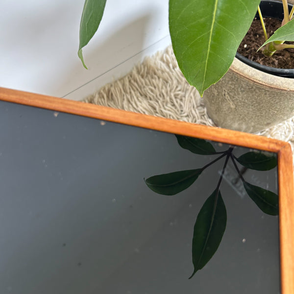 COFFEE TABLE WITH BLACK GLASS TOP