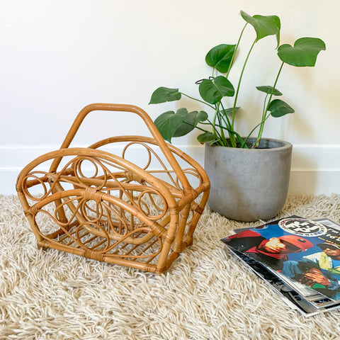 RATTAN MAGAZINE RACK