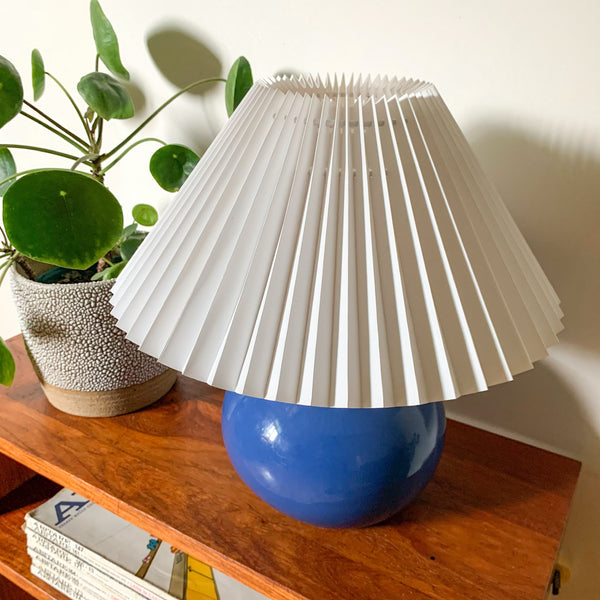 CERAMIC BALL LAMP WITH PLEATED SHADE