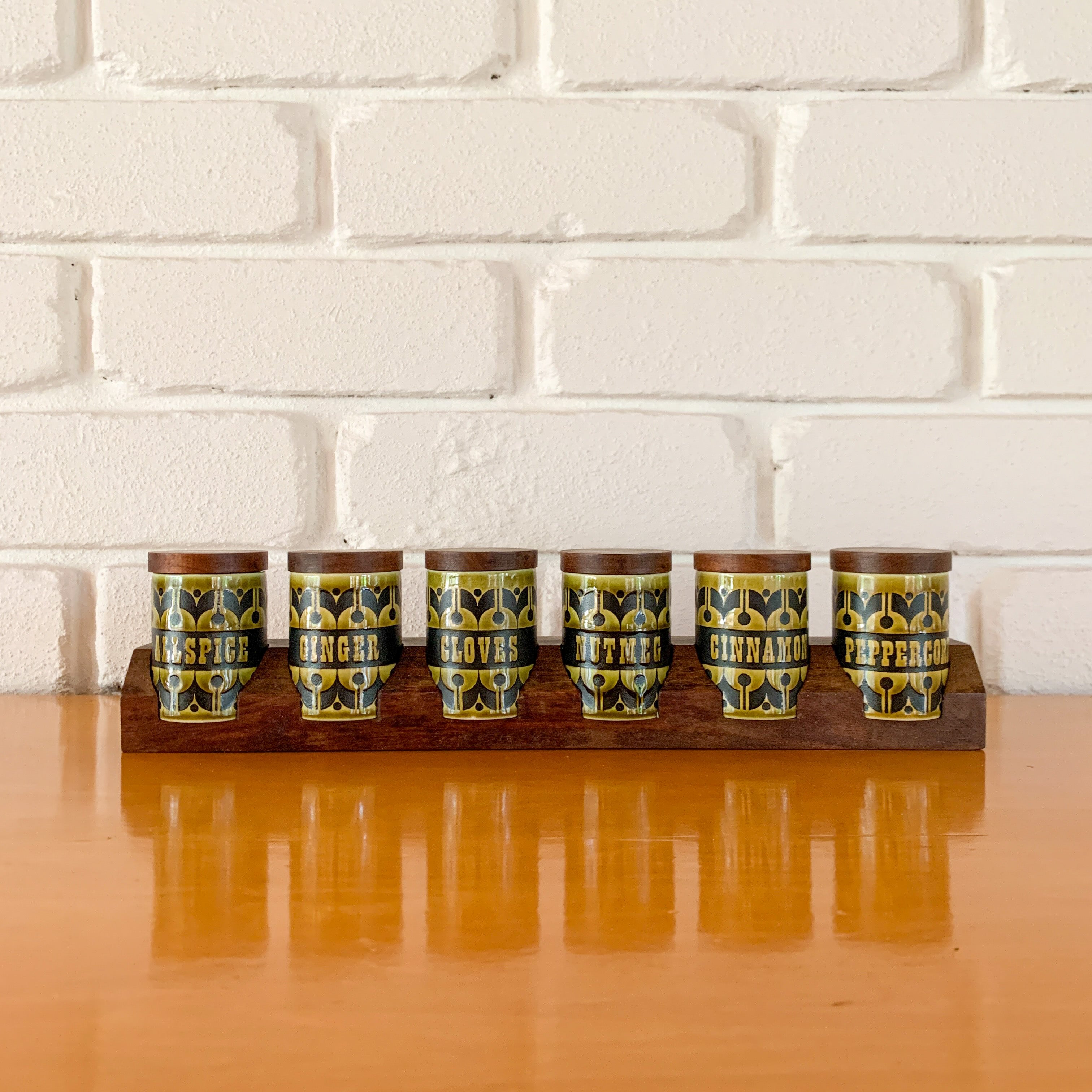 HORNSEA SPICE JARS & RACK
