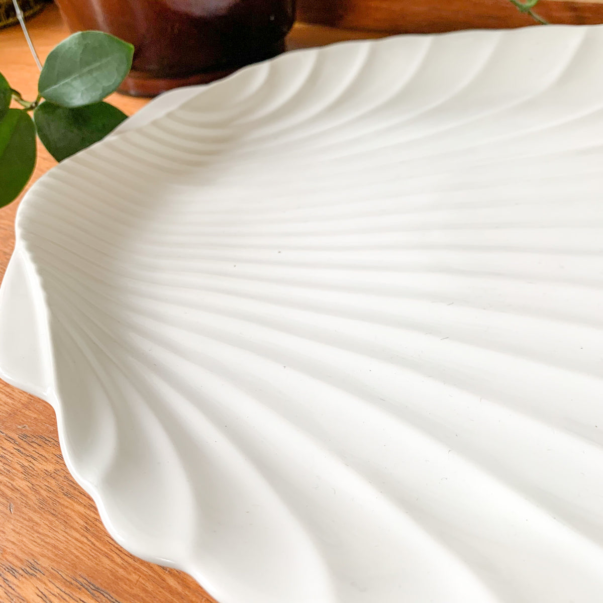 JAPANESE CERAMIC SHELL PLATTER - HEY JUDE WORKSHOP • Vintage furniture & wares.