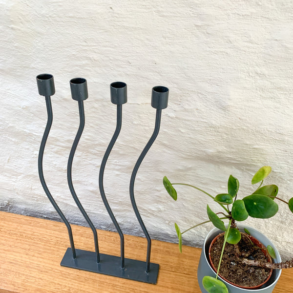 WIGGLY CANDLE HOLDER