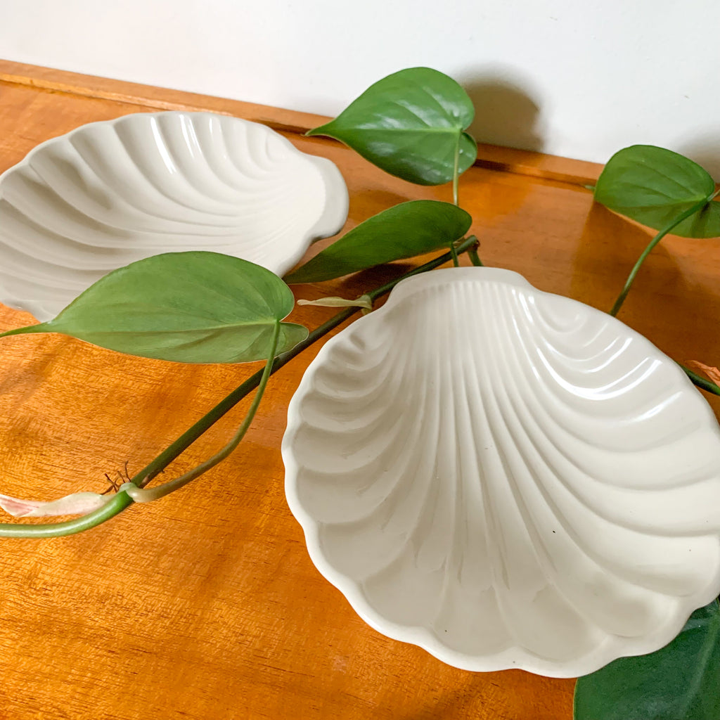 JAPANESE CERAMIC SHELL DISHES