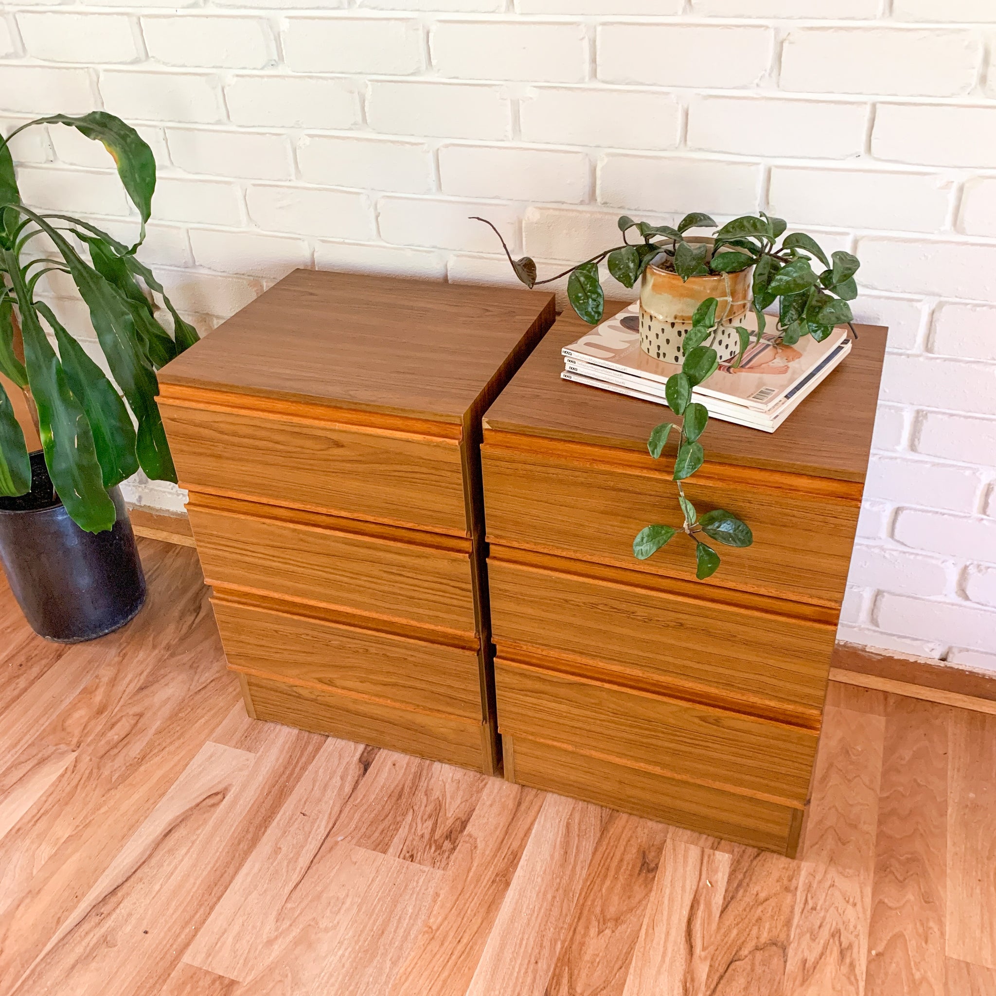CRO BEDSIDE DRAWERS