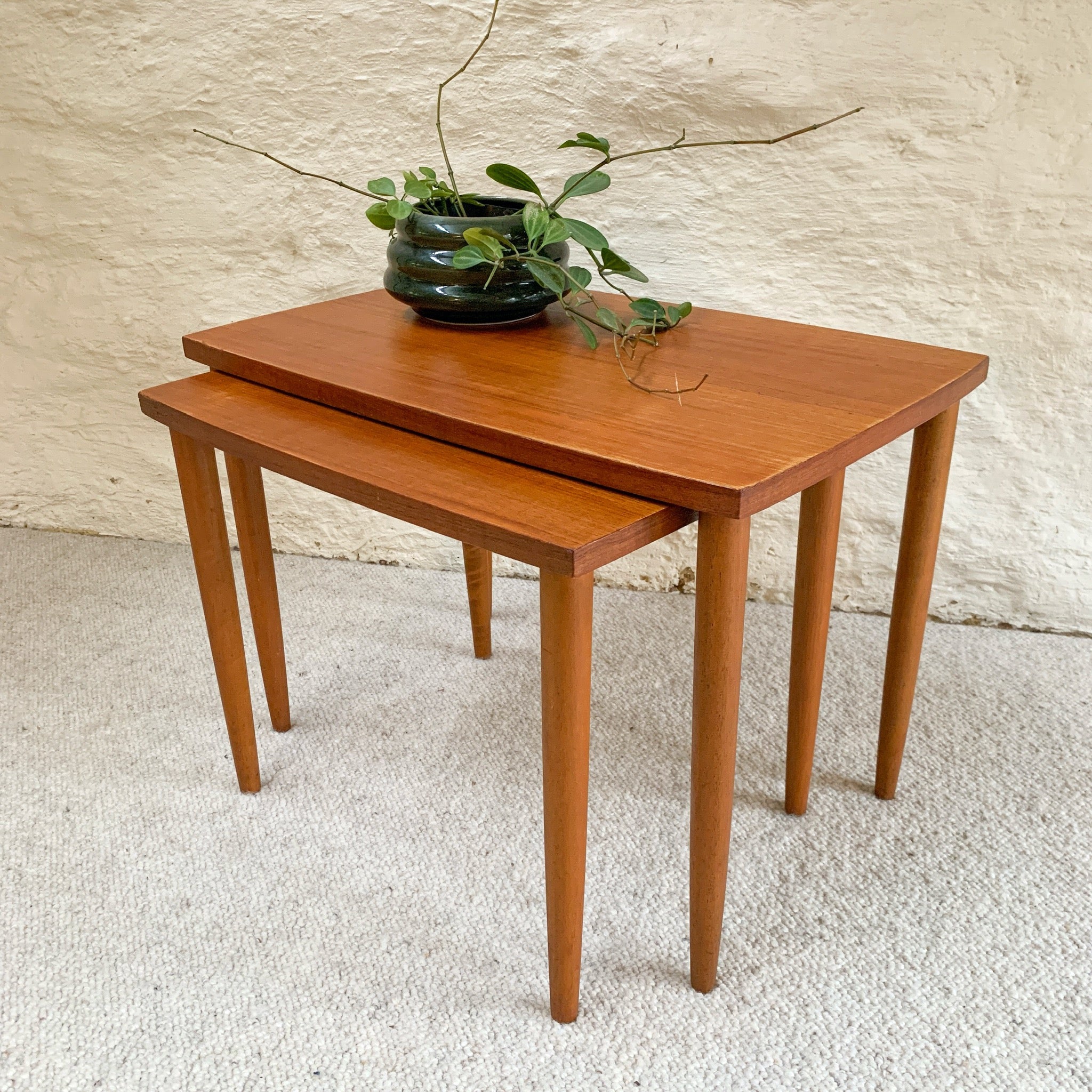 NESTING SIDE TABLES