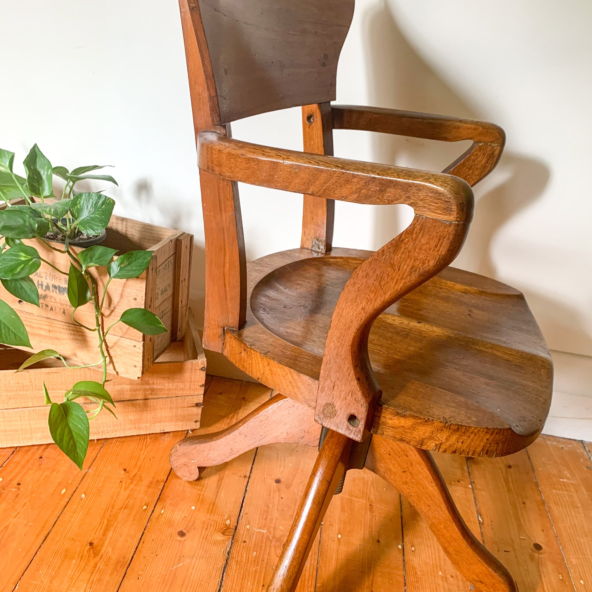 ANTIQUE BANKERS CHAIR