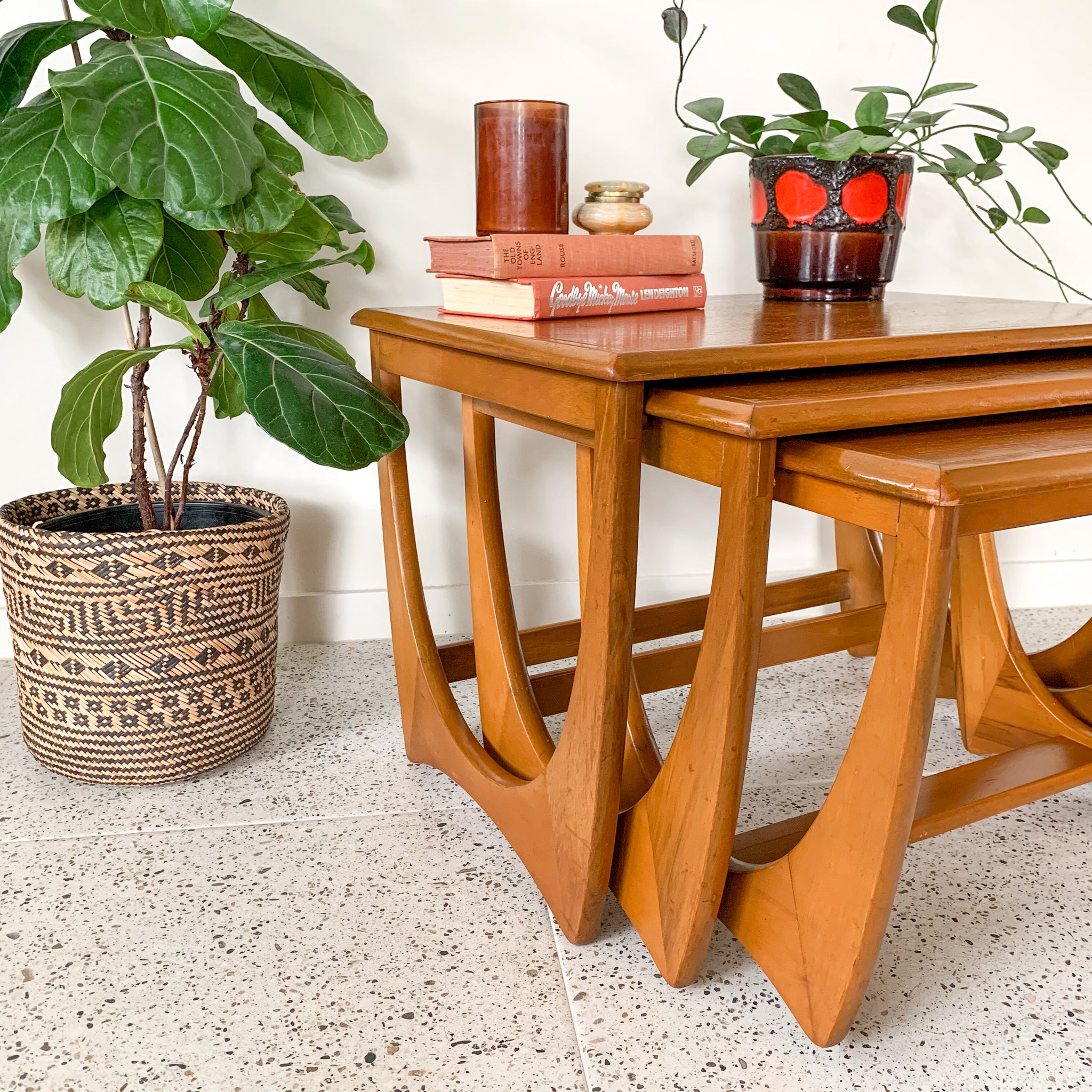 KALMAR NESTING TABLES