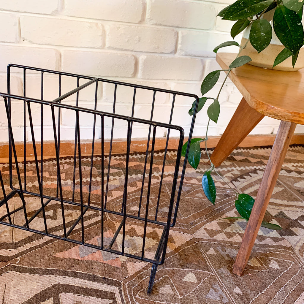 BLACK METAL MAGAZINE RACK